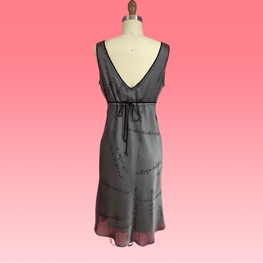 Guess Gray V-Neck Midi Dress with Subtle Floral Pattern - Picture 3 of 14